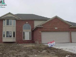 29167 Rachid Ln, Update, MI 48051