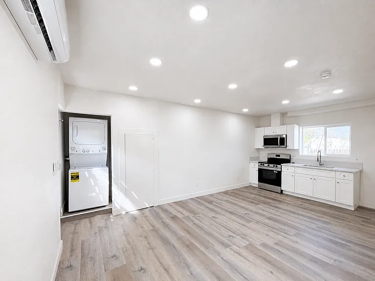 6187 Vanessa St — Photo 9