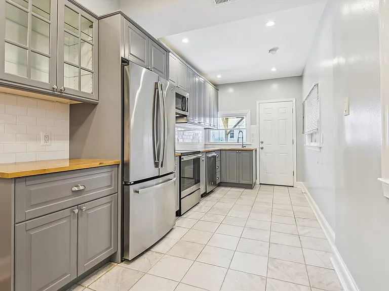 1253 William St — Photo 3