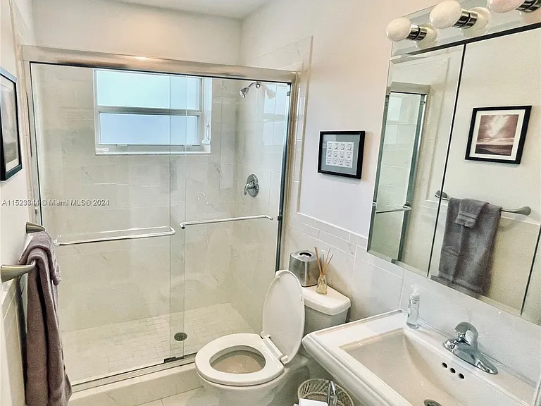 331 Desoto St — Photo 11