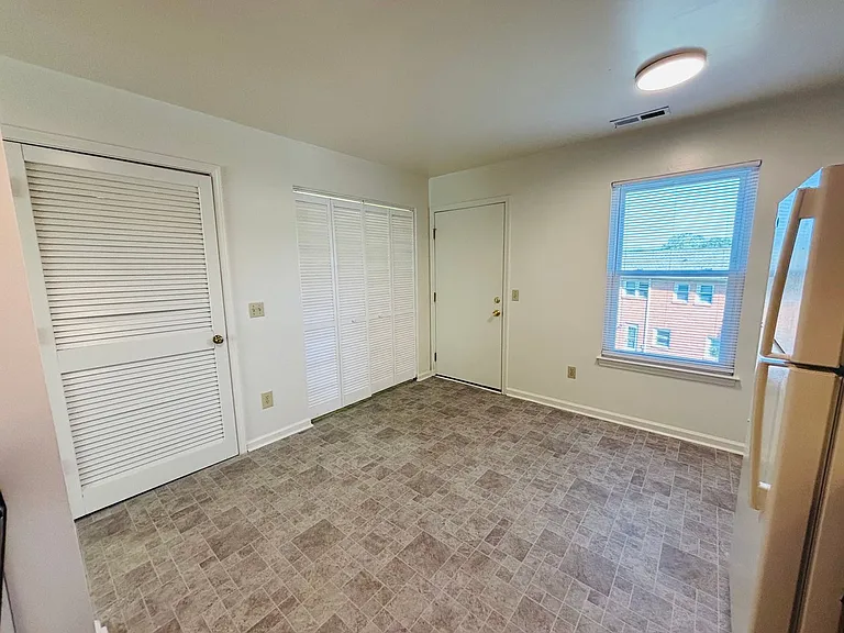 2 Bedroom, 1 Bath Apartment — Photo 14
