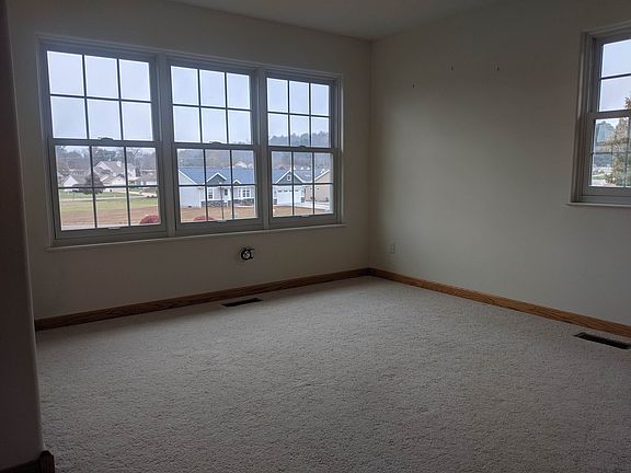 5th image of 262 Stone Meadow Cir