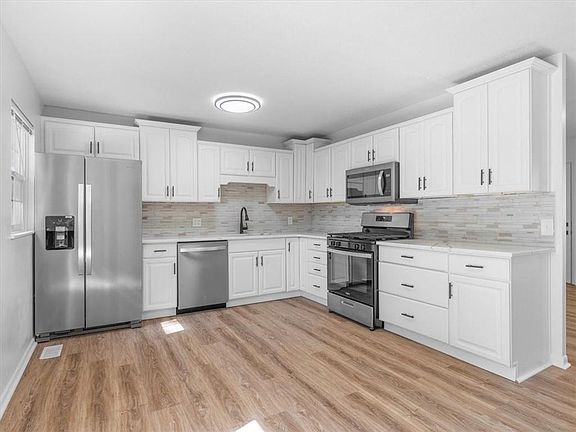 5th image of 4702 Schoolside Ln