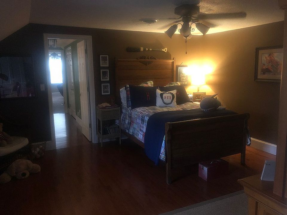 1st image of 335 Hidden Oaks Trl NE