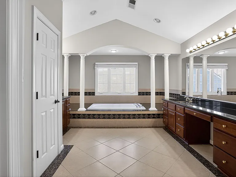 19503 Waneta Dr — Photo 16