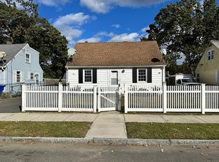 55 Pheland St, Springfield, MA 01109