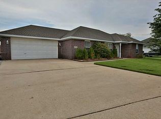 450 Washburn Dr, Pea Ridge, AR 72751