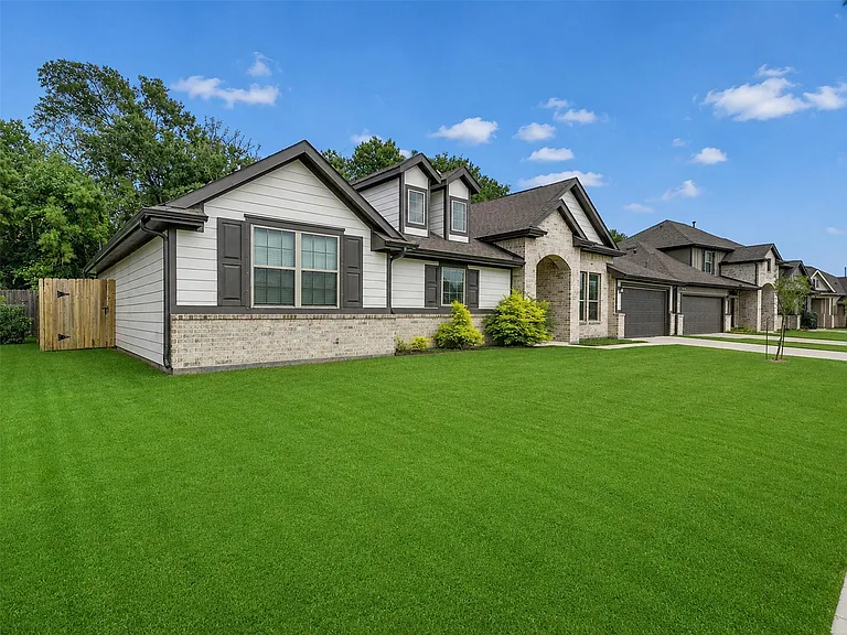 8510 Amber Bend Dr — Photo 4