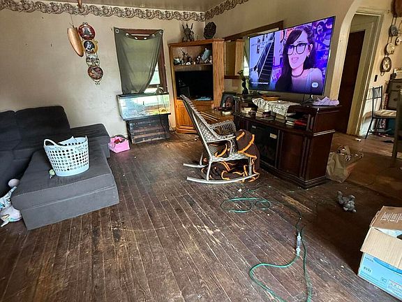 2nd image of 40 Kellogg St