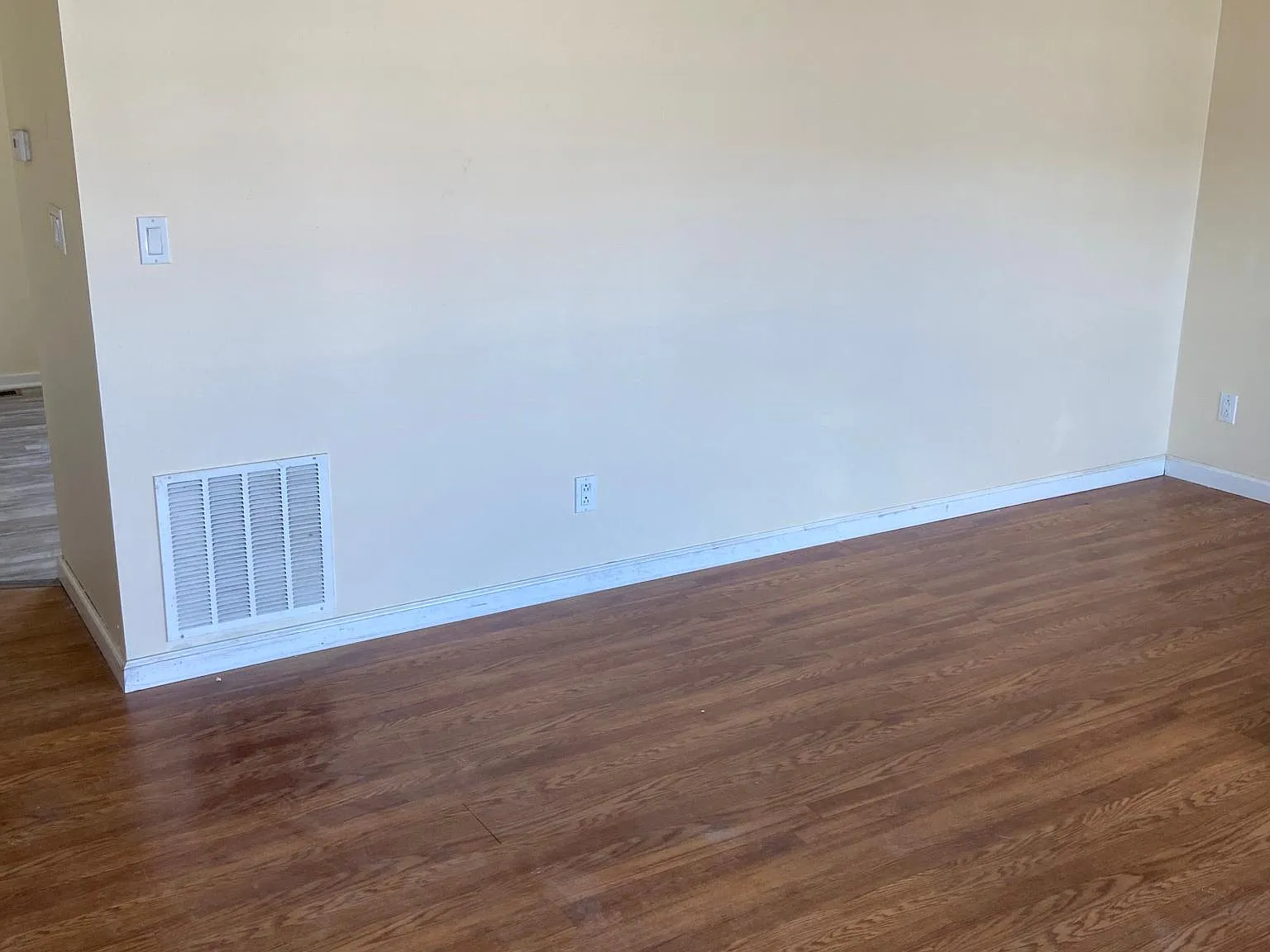 13 Johns Dr — Photo 3