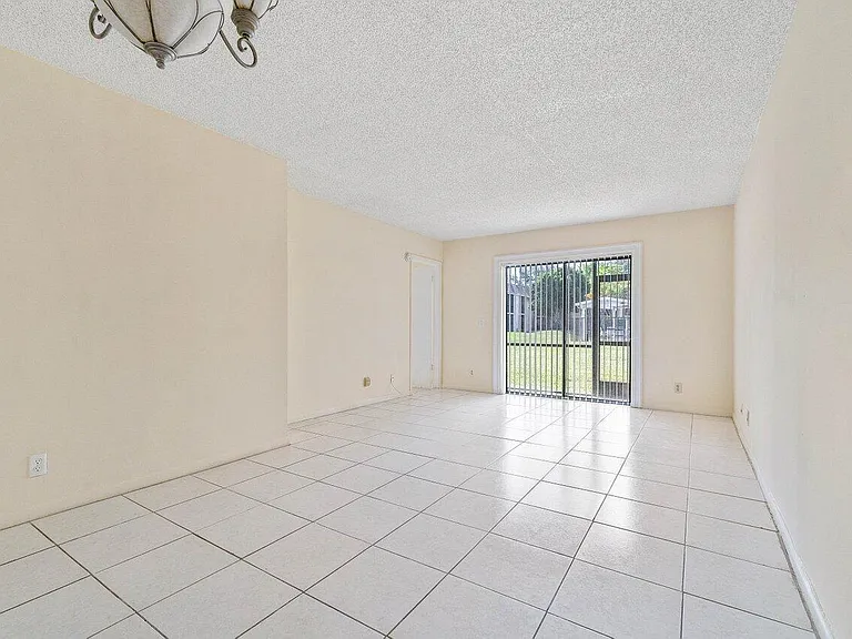 6736 Palmetto Cir S #105 — Photo 3