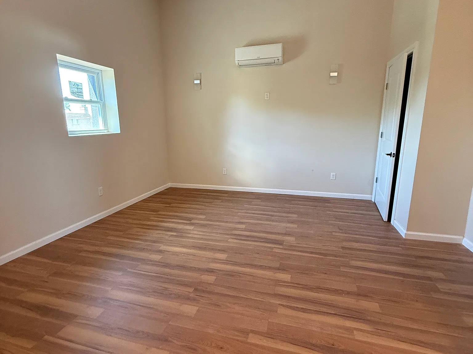 Studio, $1,000 — Photo 3