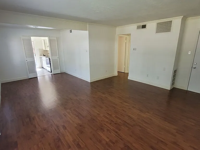 7903 Meadow Park Dr #103 — Photo 3