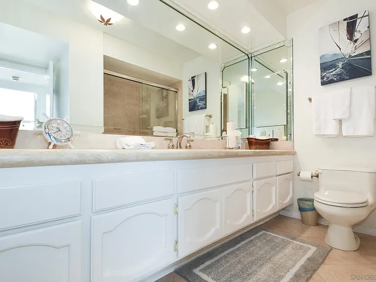1810 Avenida Del Mundo #702 — Photo 23