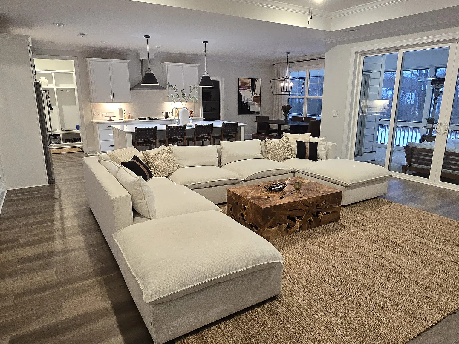 3 bed, 2200 sqft, $3,600 — Photo 3