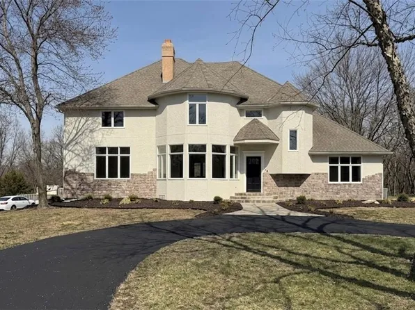 17010 Palos Verdes Dr, Stilwell, KS 66085