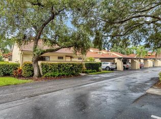5350 Huntingwood Ct, Sarasota, FL 34235
