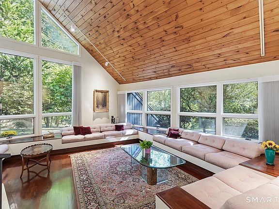 4th image of 33 Rock Hill Road