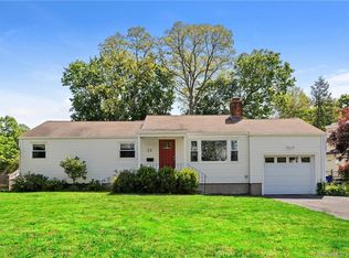 28 Meadow Farms Rd, West Hartford, CT 06107