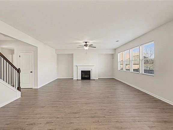 3rd image of 75 Fanleaf Dr