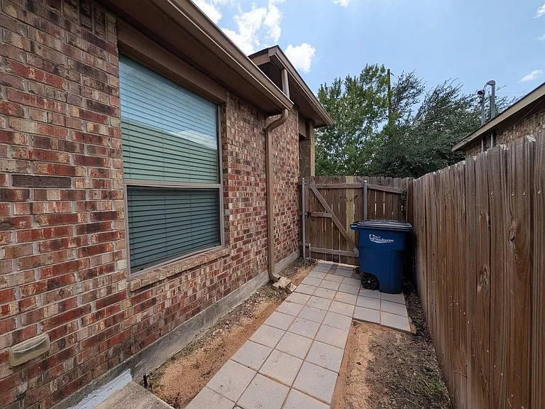 298 Rosalie Dr — Photo 23