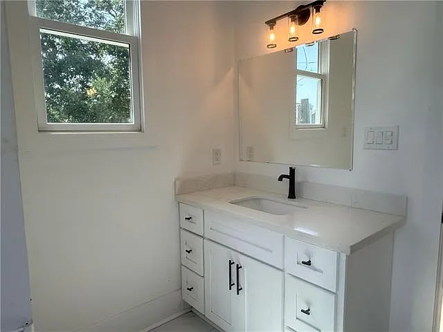 637 Lizardi St — Photo 8