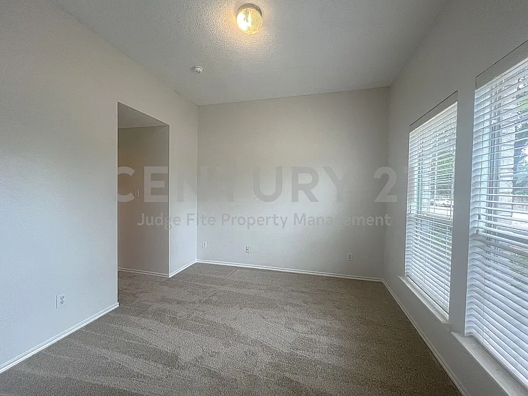 1616 Logan Dr — Photo 26
