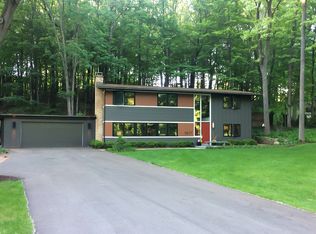 1617 Laraway Lake Dr SE, Grand Rapids, MI 49546