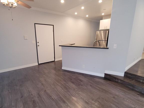 3rd image of 2107 N Beachwood Dr APT 103