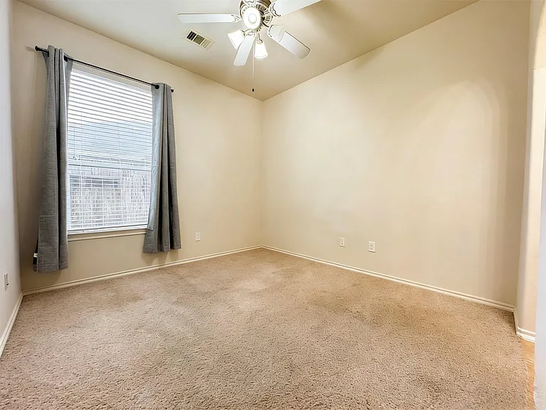 21344 Thurston Crossing Dr — Photo 9