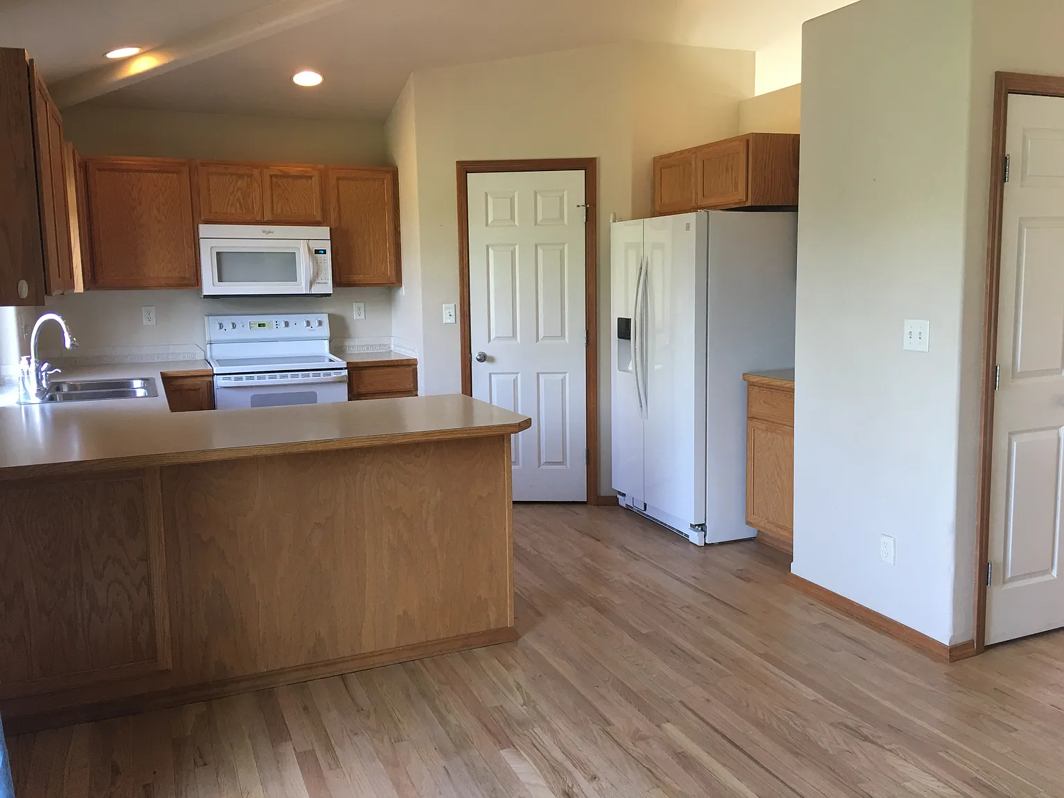 5 bed, 2355 sqft, $2,995 — Photo 4
