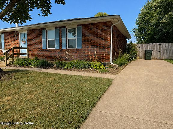 4th image of 102 Heather Ct