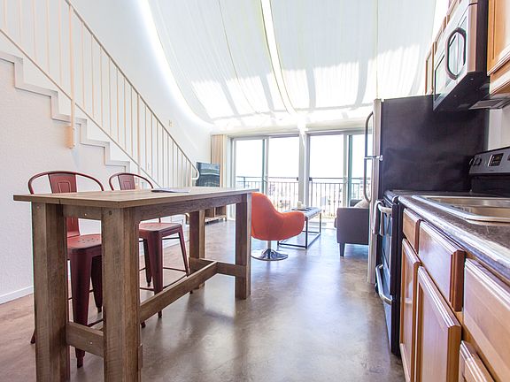 4th image of 1805 Columbia St APT 302