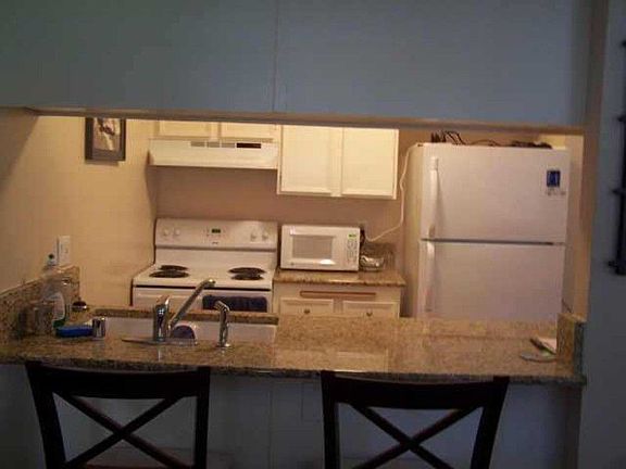 3rd image of 615 Vine St Unit 27