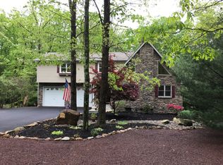 118 Great Oaks Dr, Nesquehoning, PA 18240