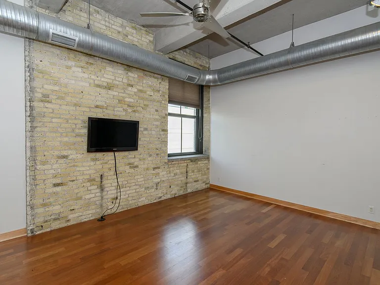 239 E Chicago St #307 — Photo 11