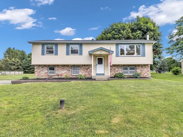 12485 N Lawn Ct, Alden, NY 14004