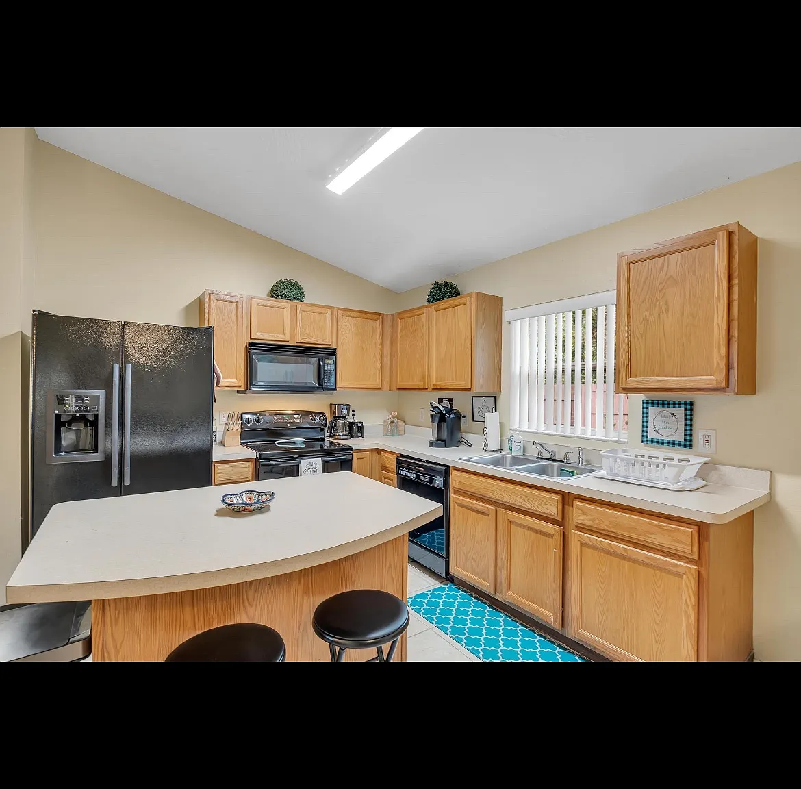 4 bed, 2481 sqft, $2,800 — Photo 3