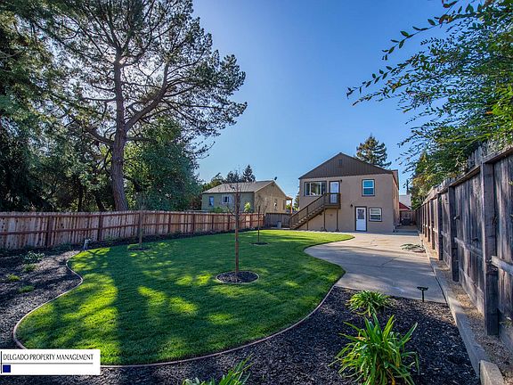 3rd image of 28 Hawthorne Pl