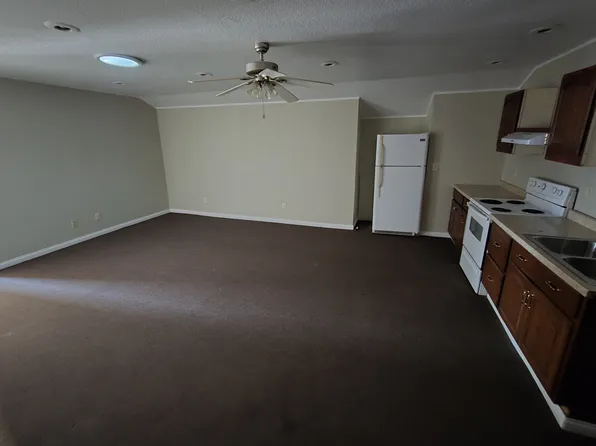 120 3rd St SE, Dyersville, IA 52040