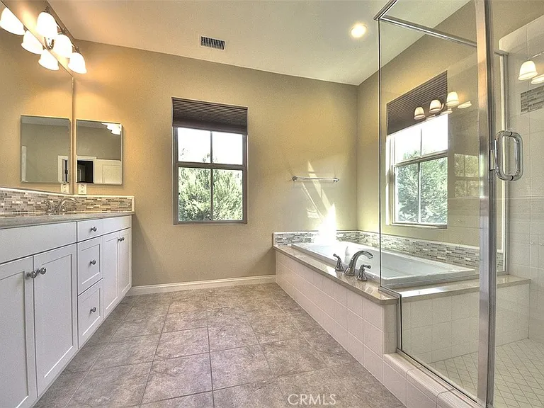 46 Larkfield — Photo 16