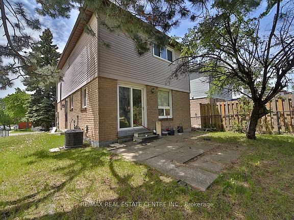 3rd image of 2 Roehampton Cres