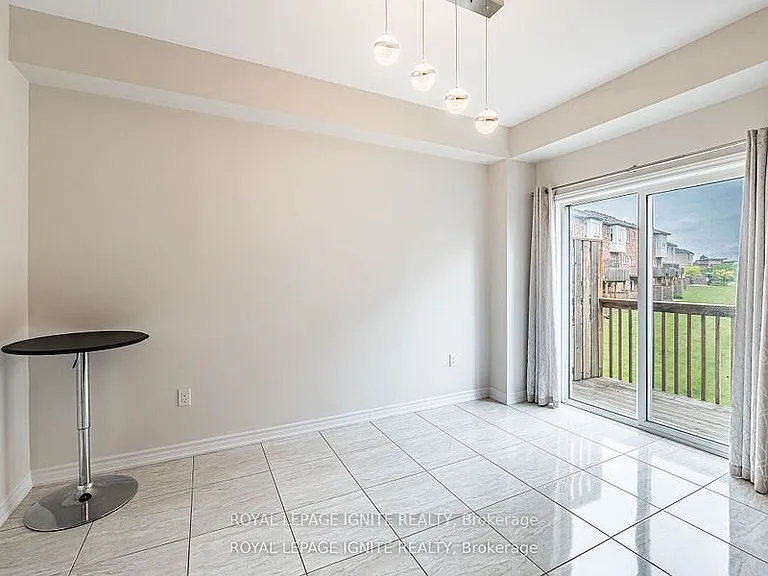 37 Aspen Hills Rd — Photo 9