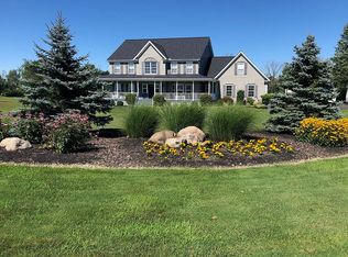 9585 Grantham Ln, Chardon, OH 44024