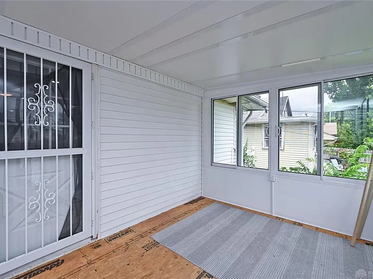 2368 Fauver Ave — Photo 33