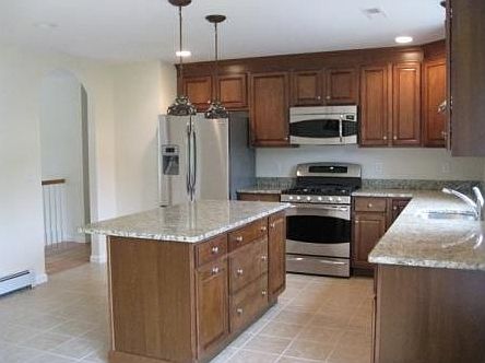 3rd image of 748 Orchard Dr