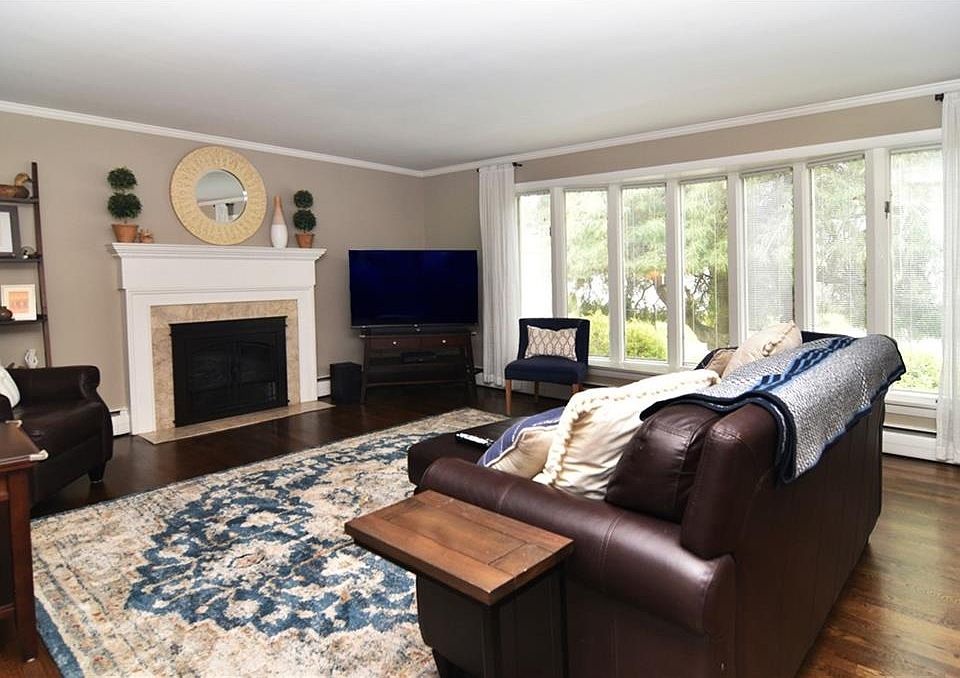 63 Coldbrook Dr, Cranston, RI 02920 Zillow