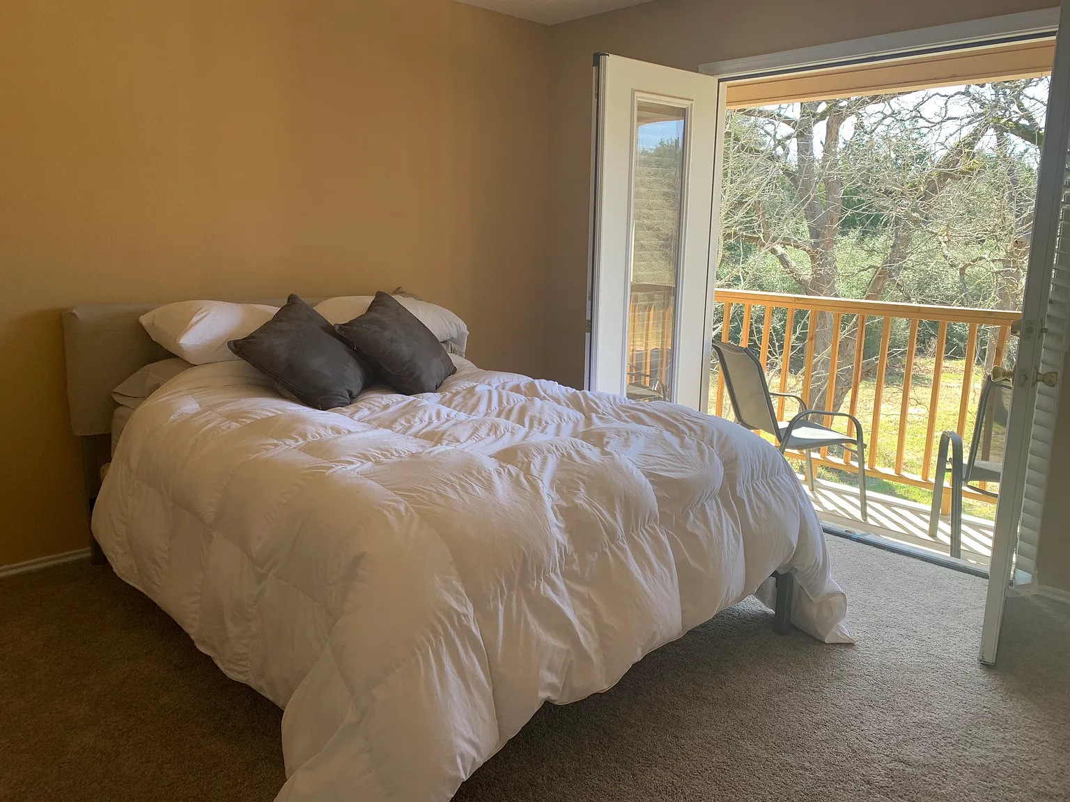 3 bed, 2.5 bath, 1600 sqft, $2,000 — Photo 4