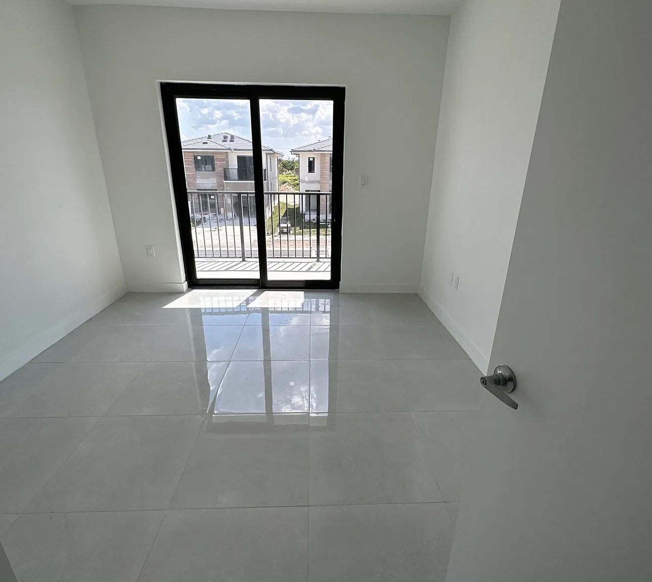 5 bed, 1902 sqft, $3,600 — Photo 2