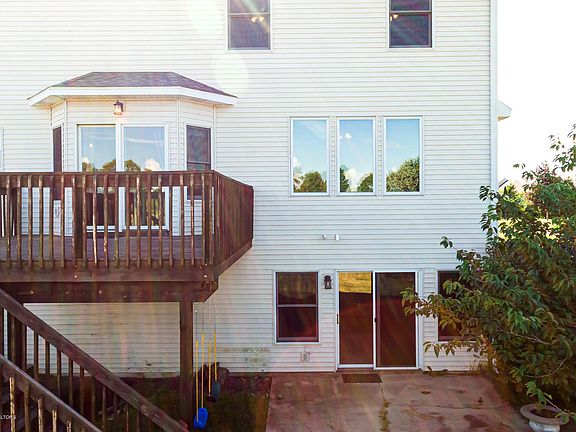 5th image of 1264 Berkshire Dr